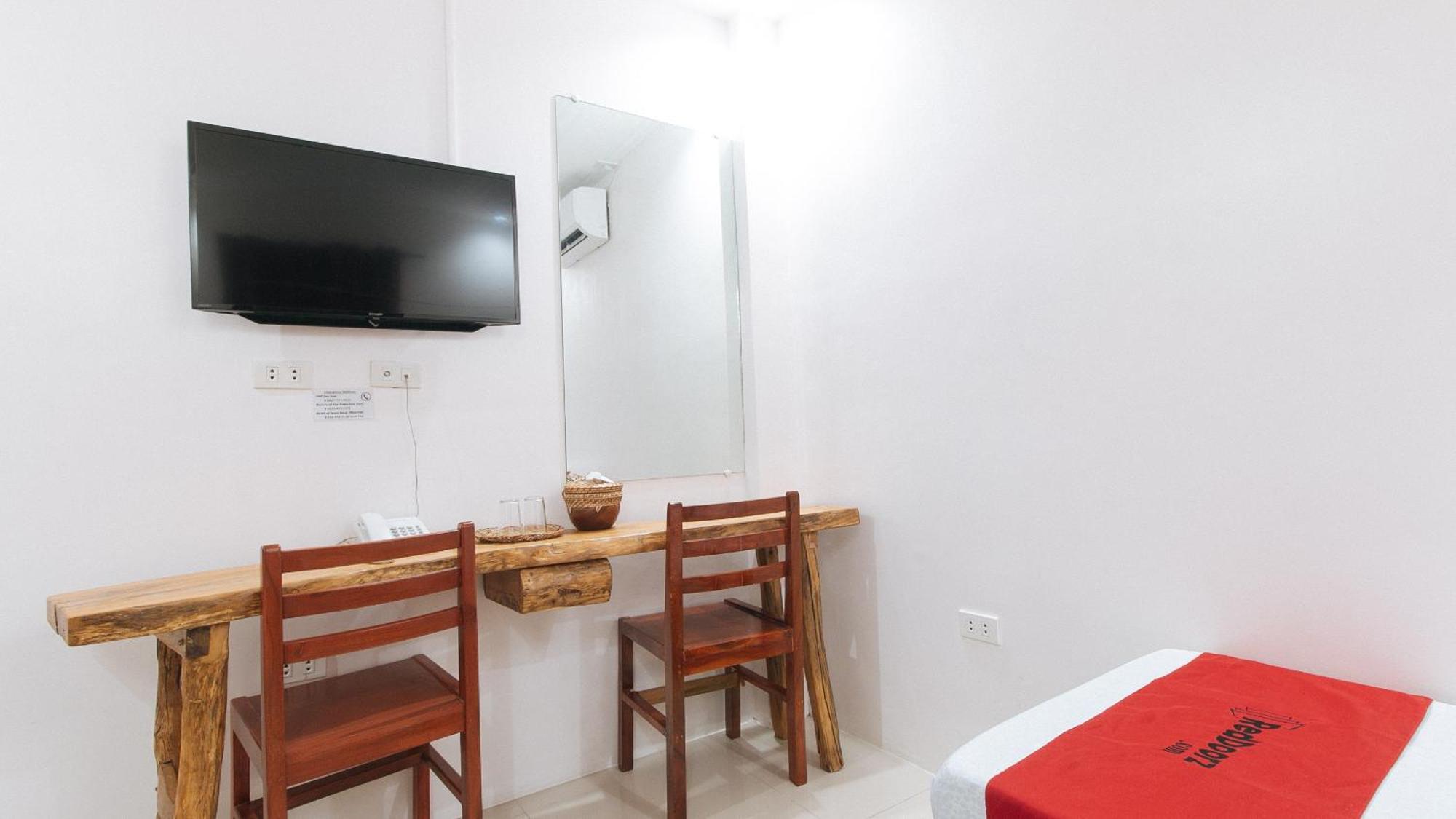Reddoorz Plus @ Jollydays Hotel Nueva Ecija San Jose  Экстерьер фото
