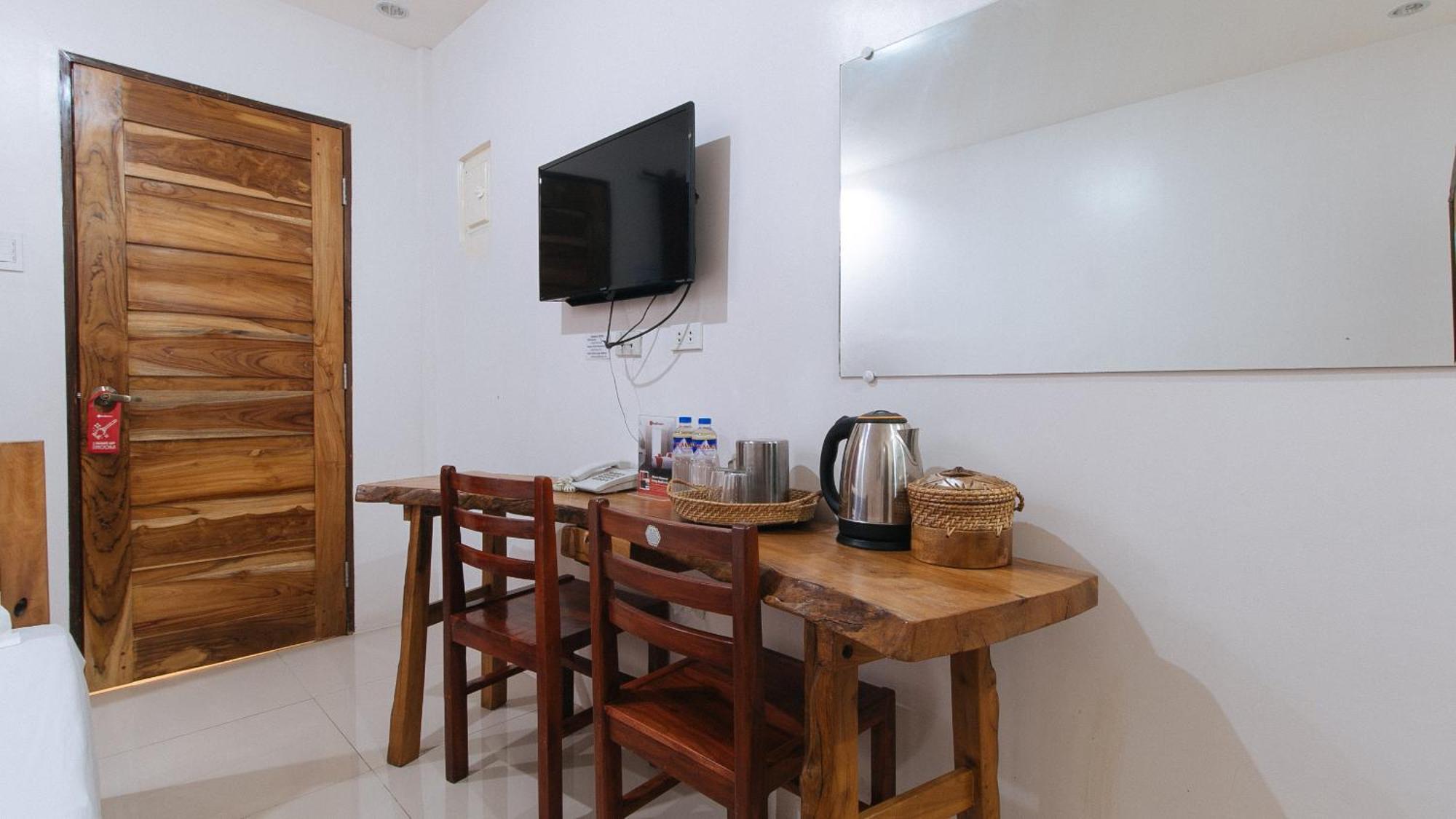 Reddoorz Plus @ Jollydays Hotel Nueva Ecija San Jose  Экстерьер фото