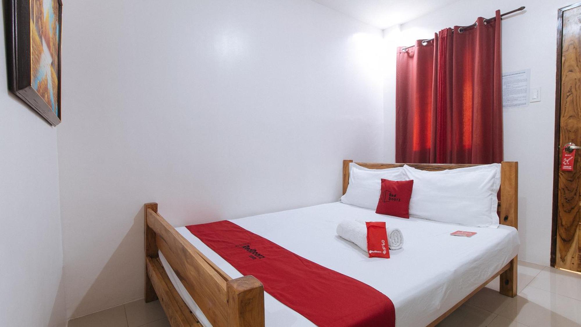Reddoorz Plus @ Jollydays Hotel Nueva Ecija San Jose  Экстерьер фото
