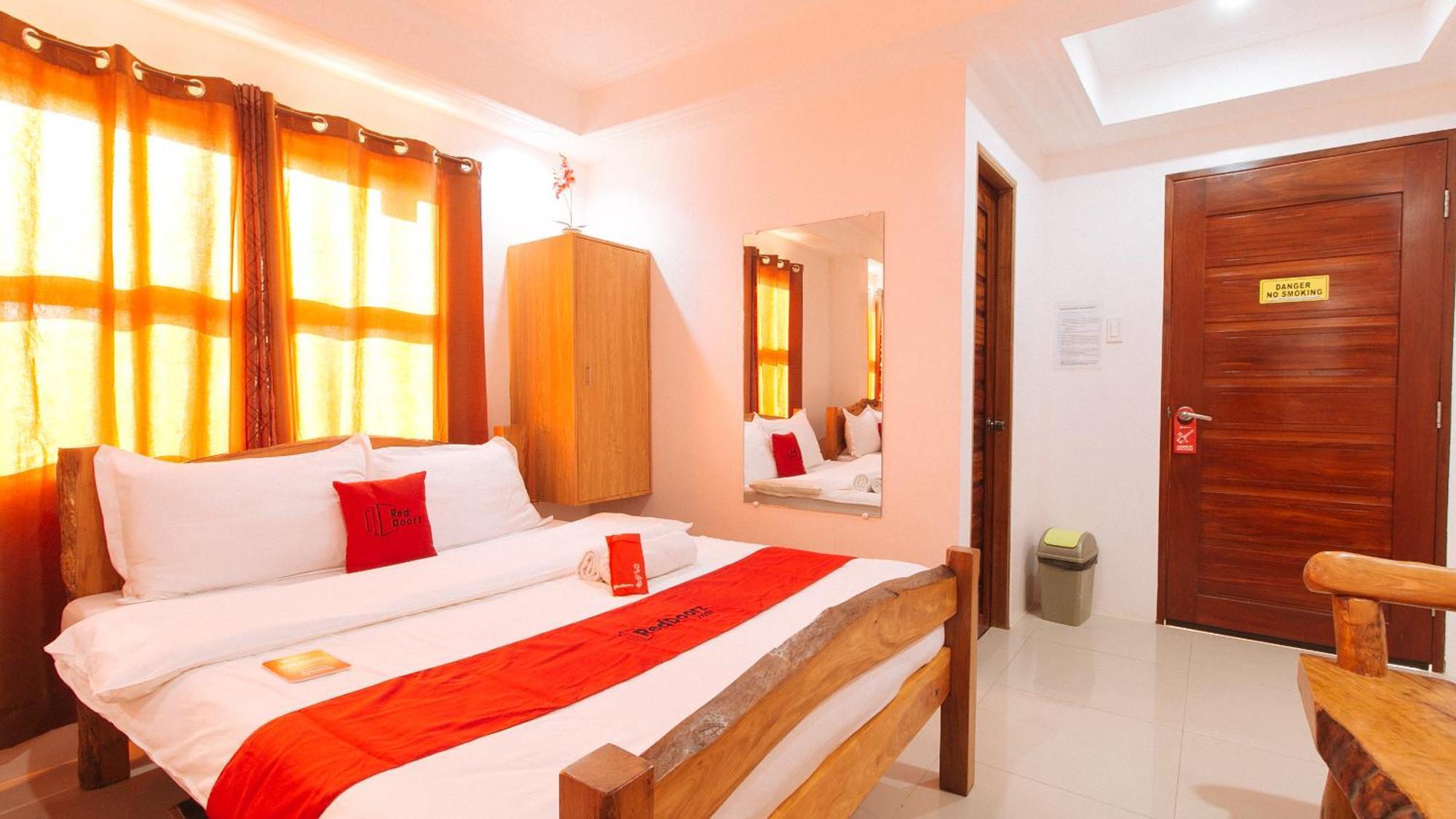 Reddoorz Plus @ Jollydays Hotel Nueva Ecija San Jose  Экстерьер фото