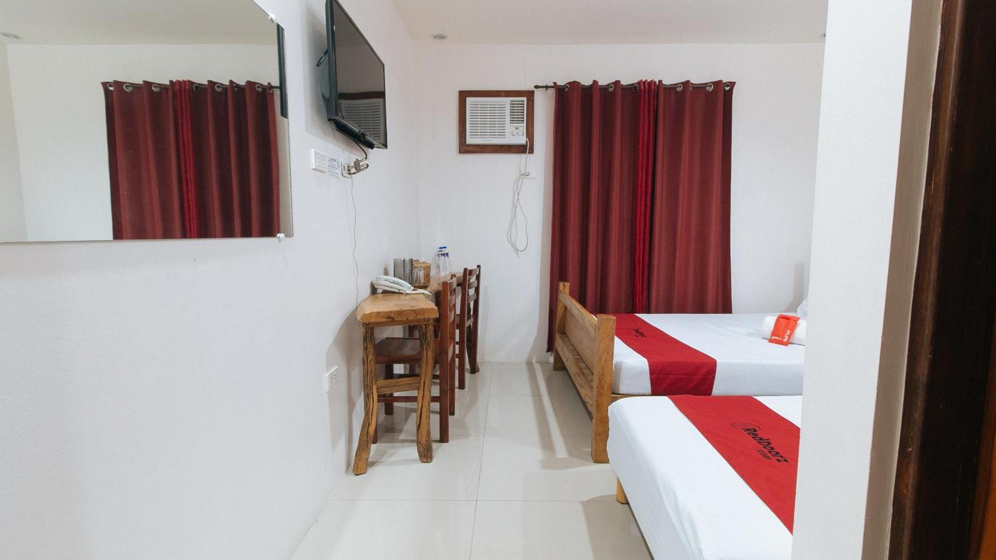 Reddoorz Plus @ Jollydays Hotel Nueva Ecija San Jose  Экстерьер фото