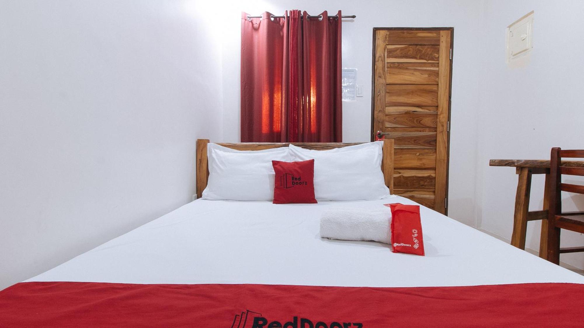 Reddoorz Plus @ Jollydays Hotel Nueva Ecija San Jose  Экстерьер фото