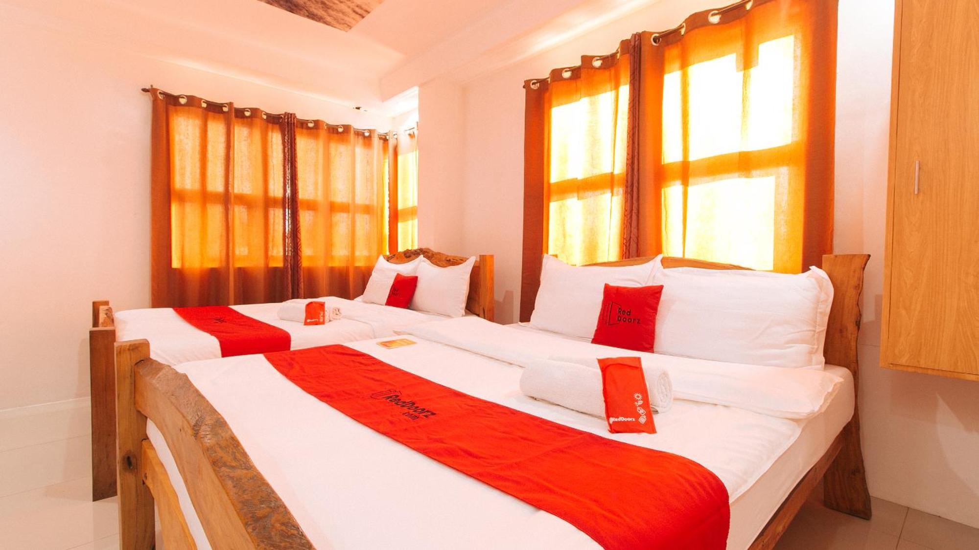 Reddoorz Plus @ Jollydays Hotel Nueva Ecija San Jose  Экстерьер фото