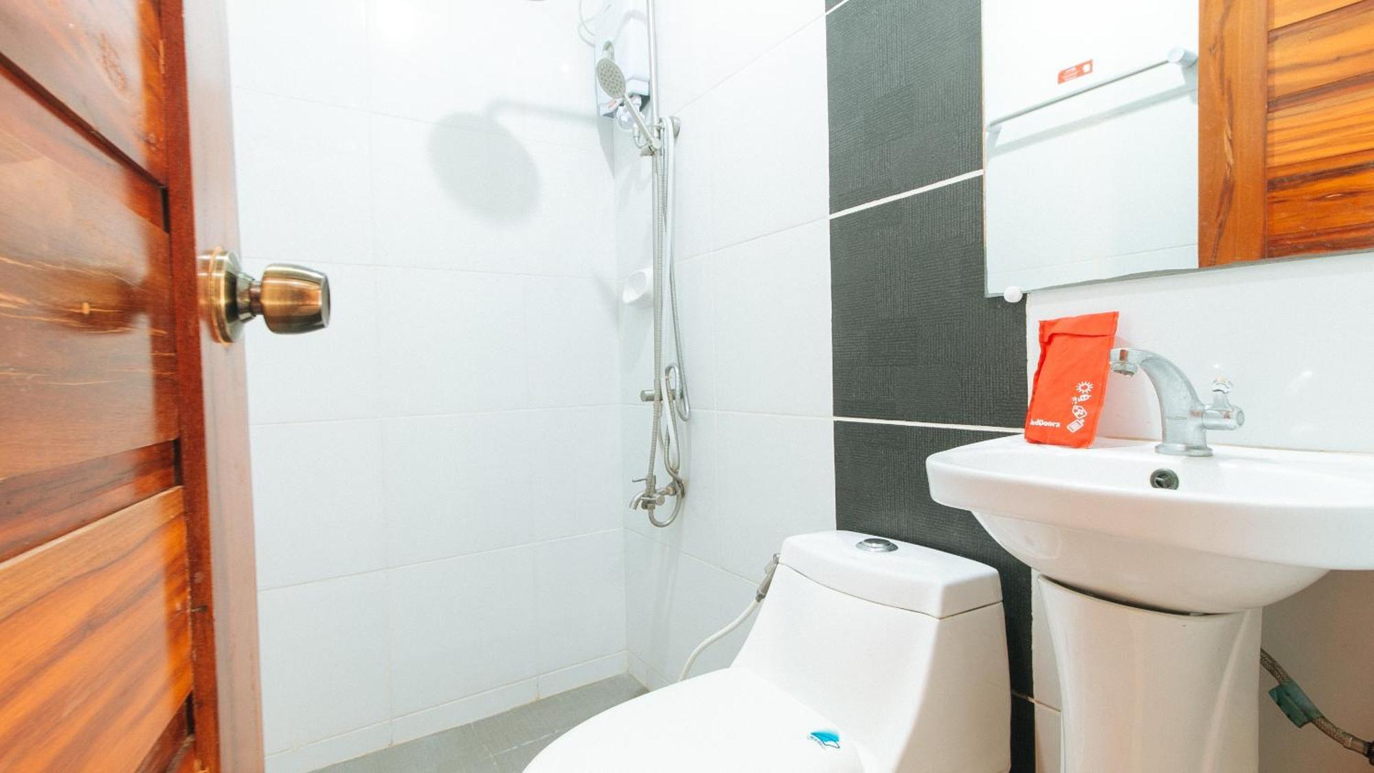Reddoorz Plus @ Jollydays Hotel Nueva Ecija San Jose  Экстерьер фото