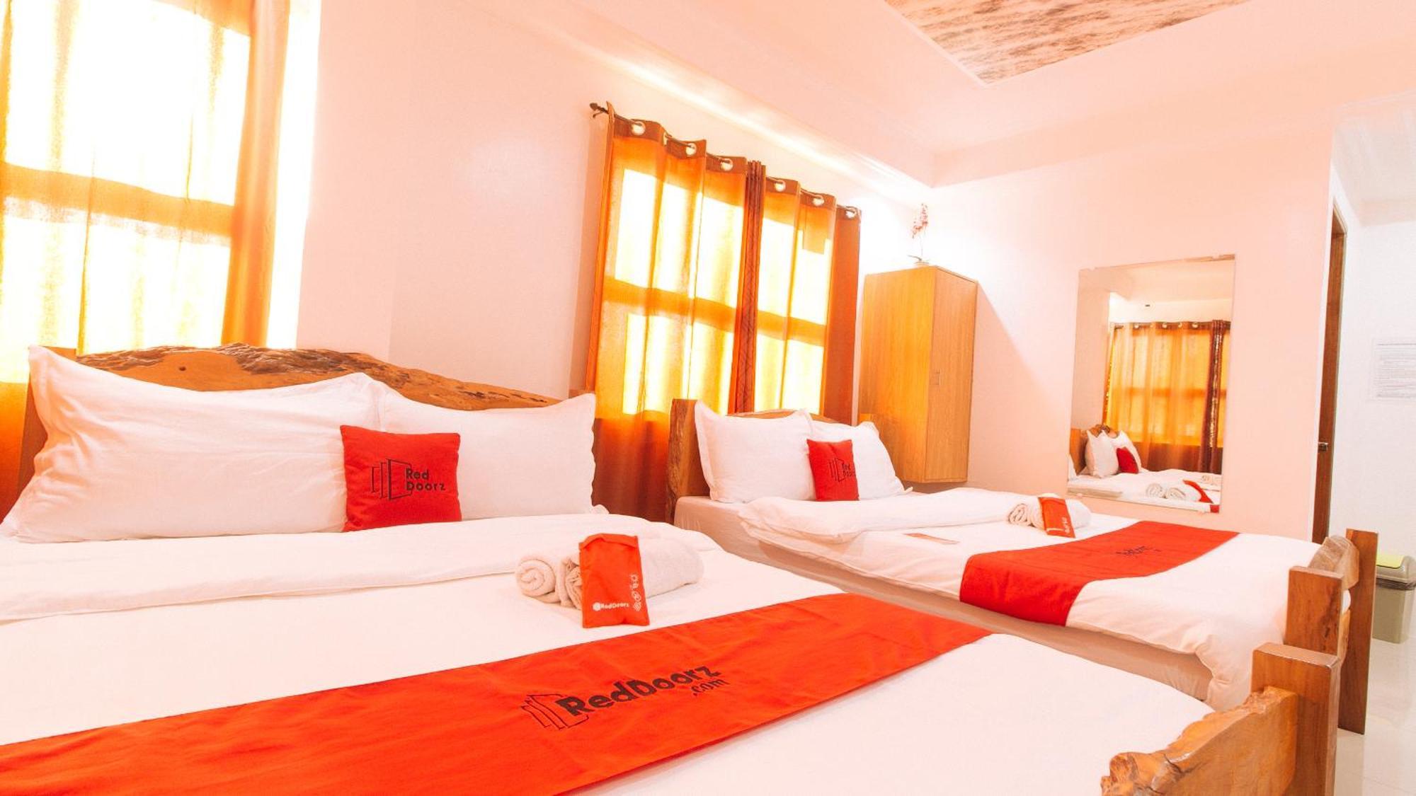Reddoorz Plus @ Jollydays Hotel Nueva Ecija San Jose  Экстерьер фото