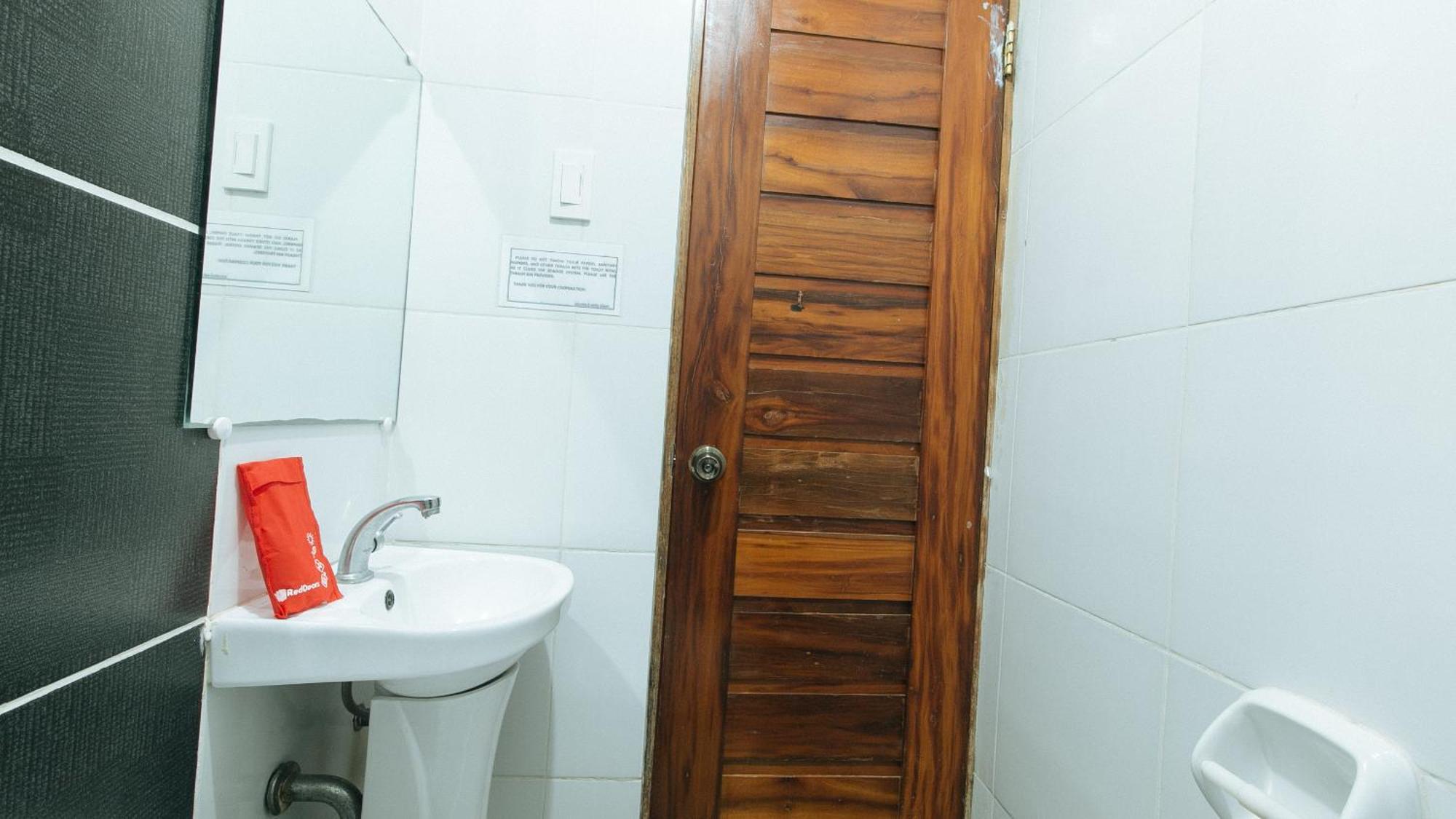 Reddoorz Plus @ Jollydays Hotel Nueva Ecija San Jose  Экстерьер фото